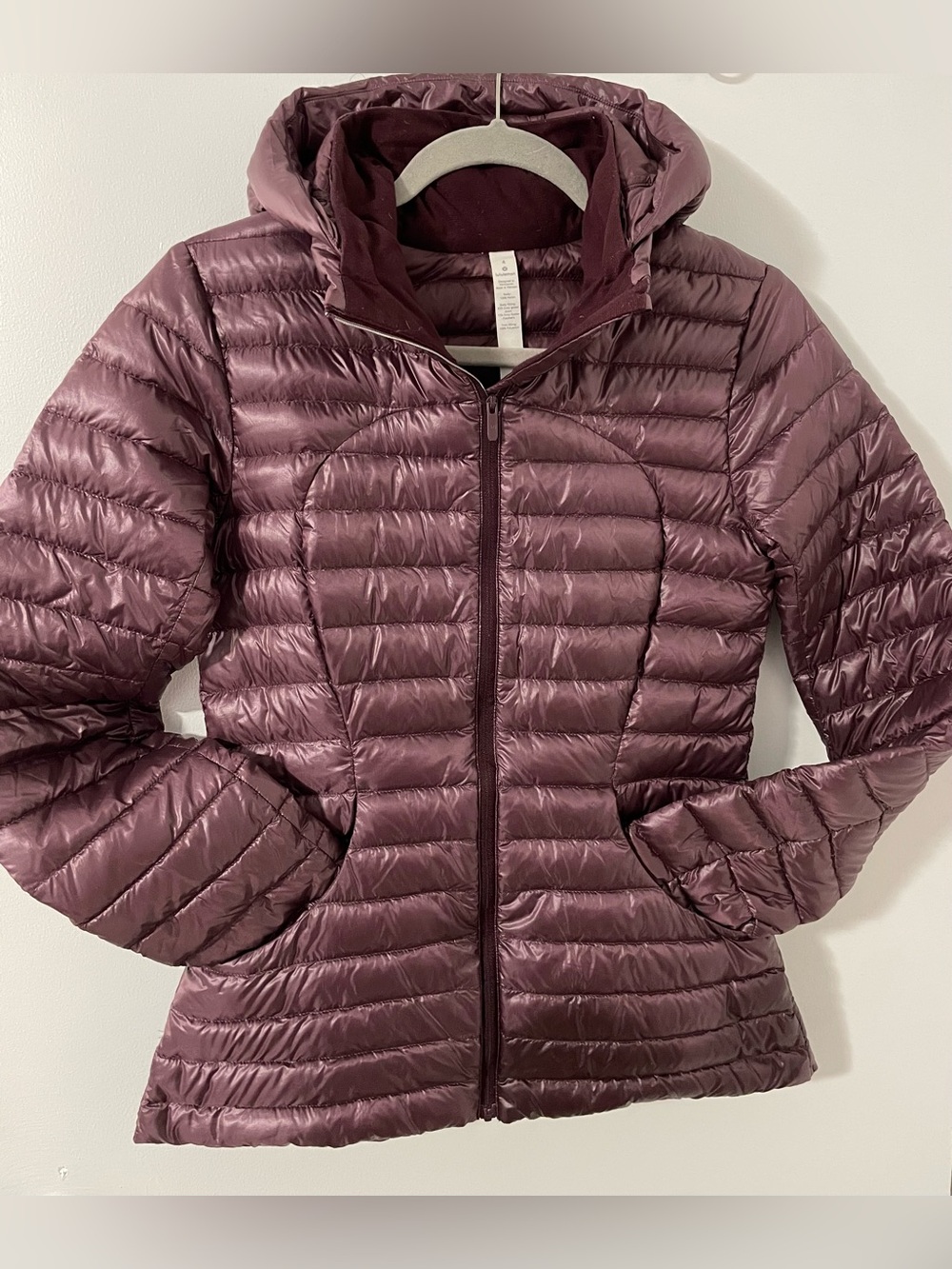 lululemon athletica Hooded Lightweight Puffer Packable Jacket - Plum Sz.4